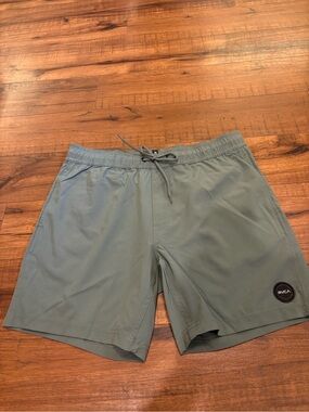 RVCA Pigment Shorts Elastic Waist Pull On Green Men’s Medium 6in Inseam NWOT